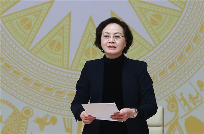 Bộ trưởng Bộ Nội vụ Phạm Thị Thanh Trà trình bày báo cáo về tình hình cải cách thủ tục hành chính. Ảnh: Dương Giang/TTXVN