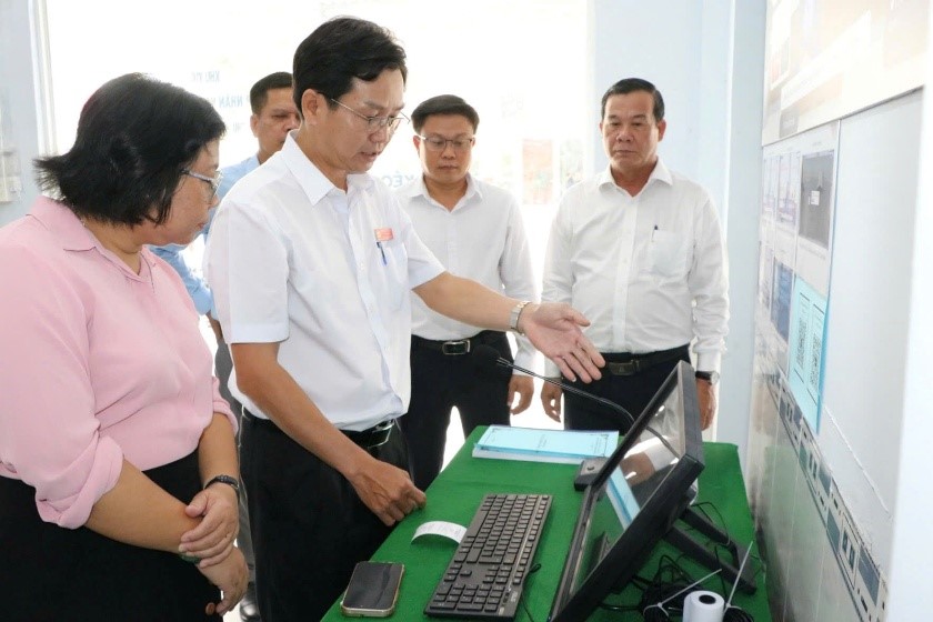 THẠNH QUỚI ĐẨY MẠNH ỨNG DỤNG KHOA HỌC CÔNG NGHỆ XÂY DỰNG CHÍNH QUYỀN SỐ
